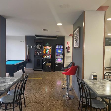 Hotel Reina Isabel Лерида Екстериор снимка